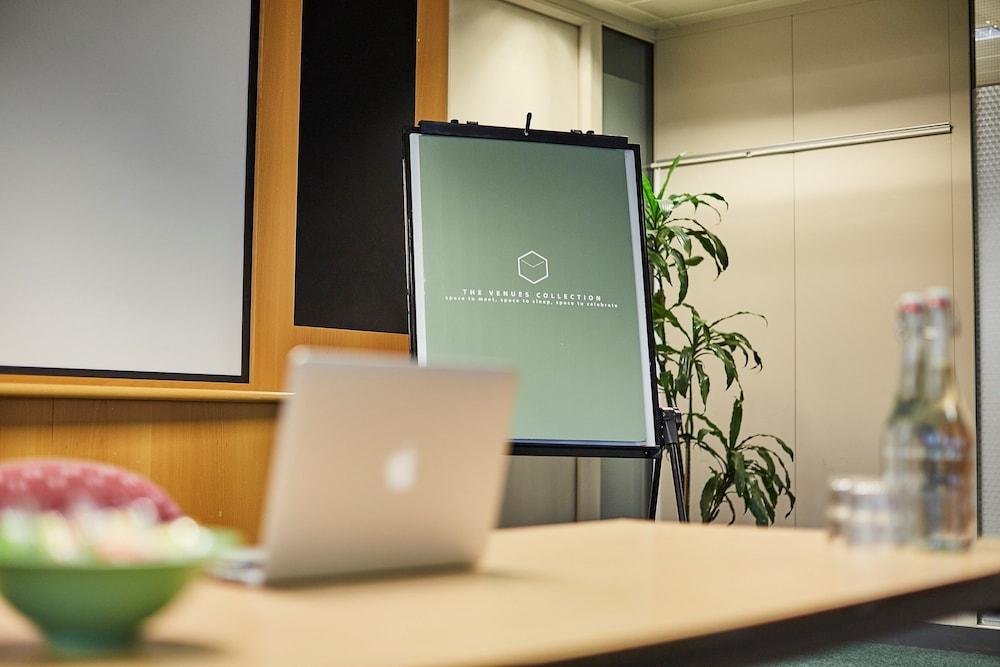 Kents Hill Park Training & Conference Centre Ξενοδοχείο Μίλτον Κέινς Εξωτερικό φωτογραφία