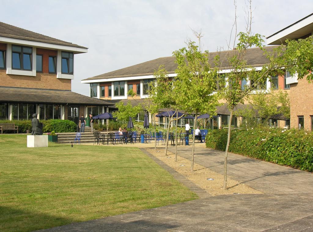 Kents Hill Park Training & Conference Centre Ξενοδοχείο Μίλτον Κέινς Εξωτερικό φωτογραφία